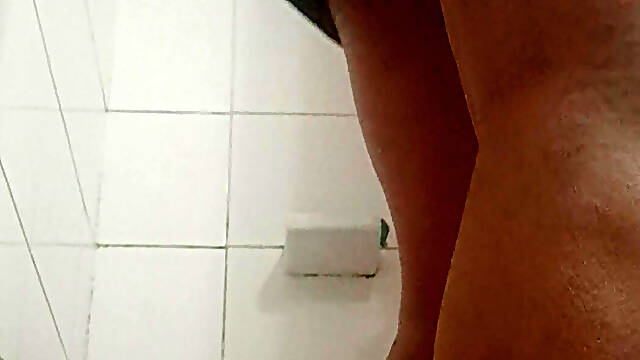 Milf without panties, showing her ass and hairy pussy