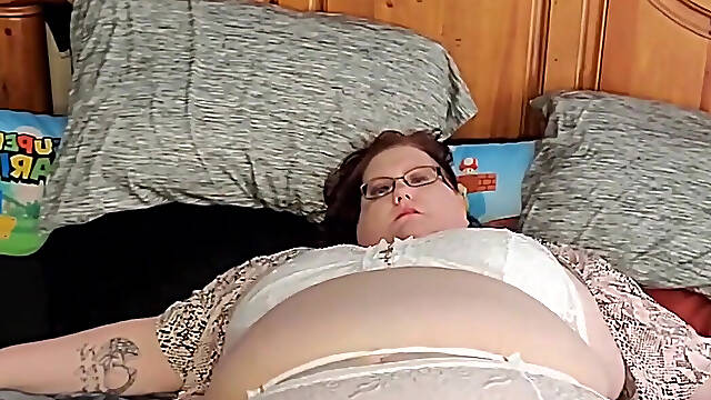 Miss.sunshine in Pretty in White