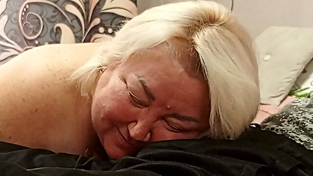 Stepmom gives a high-quality blowjob and I cum in her mouth
