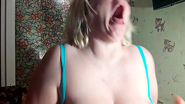 Stepmommy milks stepsons dick for protein