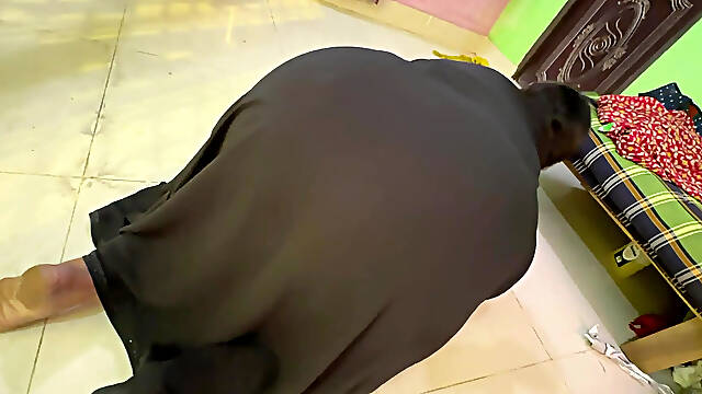Egyptian Big Ass Hot Muslim Stepmom Stuck Under Bed Just Then I See Her Pussy and Fuck Her Big Ass
