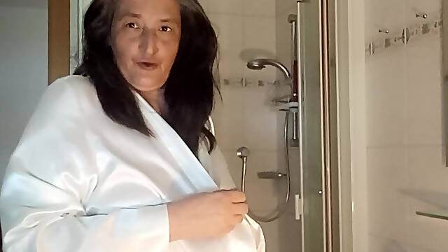 Mature woman in the shower... Are you gold chain or already my villa?