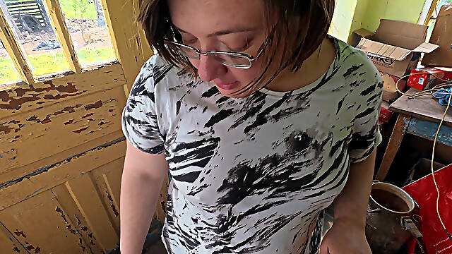 A smoking village whore gave me a blowjob