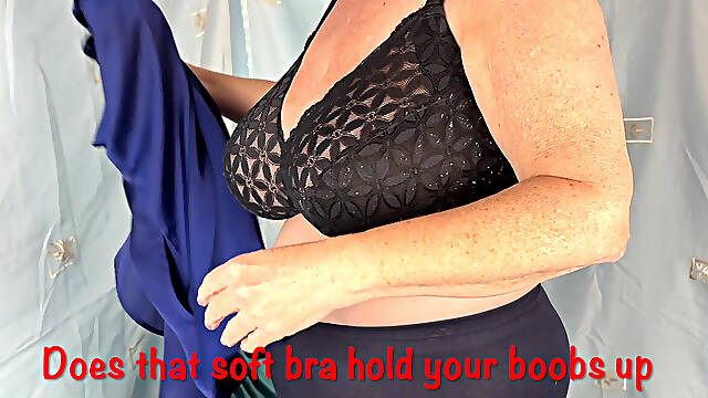 Mrs Mature Feet and her big granny pants 423
