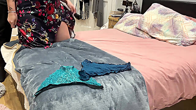 Cuckold Hot Sexy Espanol Cougar Loves Black Cock Sniffing Her Ass Hole and Panties.