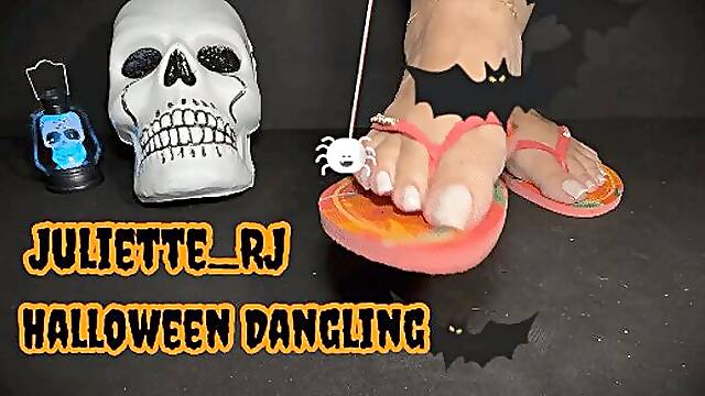 Juliette_RJ Halloween Sexy Dangling - FOOT FETISH - DANGLING - MULES - FLIP FLOPS
