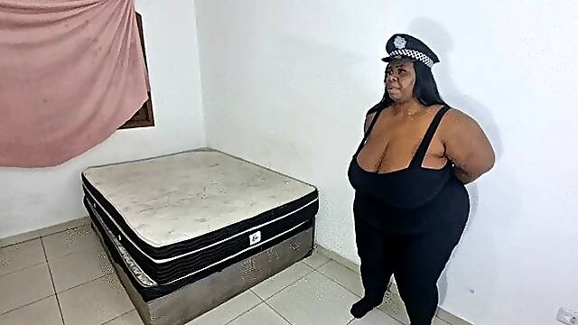 Sexy BBW Ebony General Chooses Which Soldier Kisses Best By Thammy BBW, Roxy Fire, and Yasmin Brisa Cam Full HD