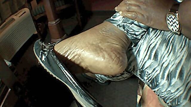 My Stinky Feet Make You Cum, 1st