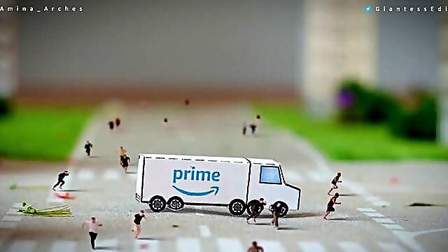 THIS IS MY CITY ! {GIANTESS}