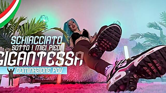 Schiacciato Sotto i Miei Piedi – Gigantessa Dominazione POV ITA 720p