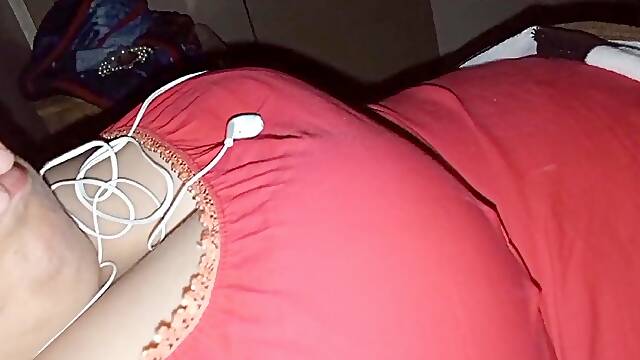 Mature cam girl enjoys anal play on cam