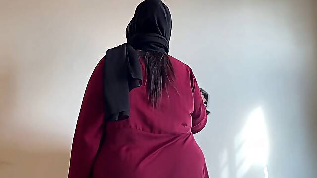 Massive booty maid in hotel has hot sex in high-quality video