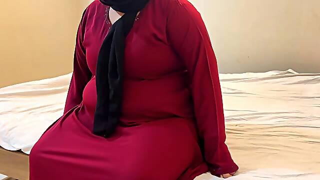 Fucking a Chubby Muslim Mother-in-law Wearing a Red Burqa & Hijab