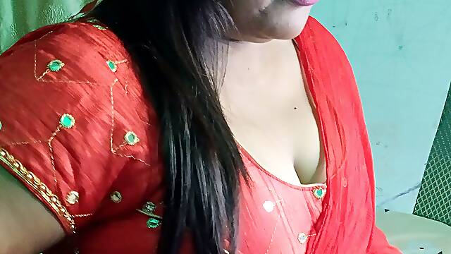Hot sexy desi girl maje se online boobs dikhati hai.