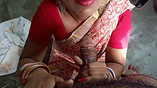 Madam got the servant's dick to fuck her pussy in the kitchen! Desi XXX Porn in clear Hindi voice