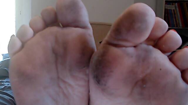 JOI Francais - Your Step-mother Makes You Smell Her Feet and Her Armpits