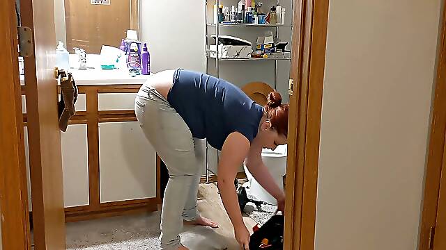 Female plumber's buttcrack