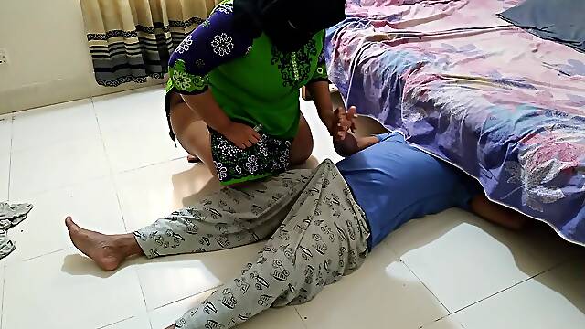 A Stranger Gets Stuck Under the Bed by Accident Then Neighbor Aunty Comes & Fucks Him - BBW Cumshot