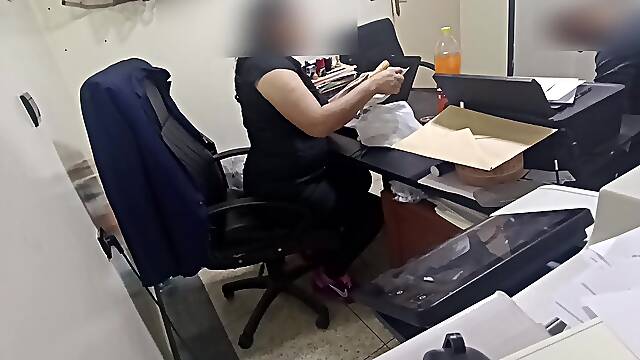I Ordered a Home Delivery Service at My Work Office, and the Delivery Guy Grabbed Me so Hard That My Desk Broke