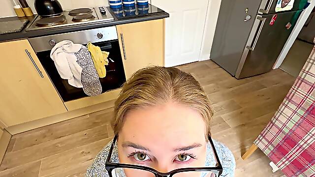 Mommy Fucks Neighbor After His Party