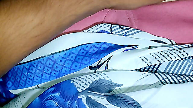 Hot Indian Girlfriend in Saree Hindi Dirty Talking