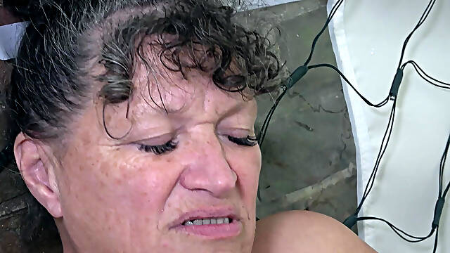 Kim Join Me in the Hot Tub