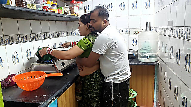 Bihari Hot Saree Wali Bhabhi Fucking with Her Devar in Kitchen Room