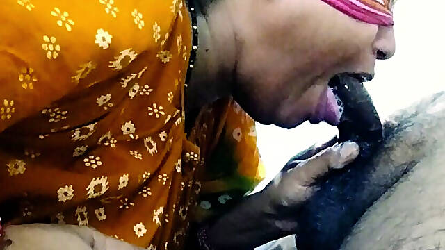 Aunty Doing Sloppy Blowjob and Eat Cum