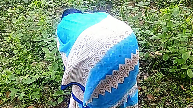 Village Aunty Showing Her Pussy to Ex-boyfriend in Sugarcane Plantation