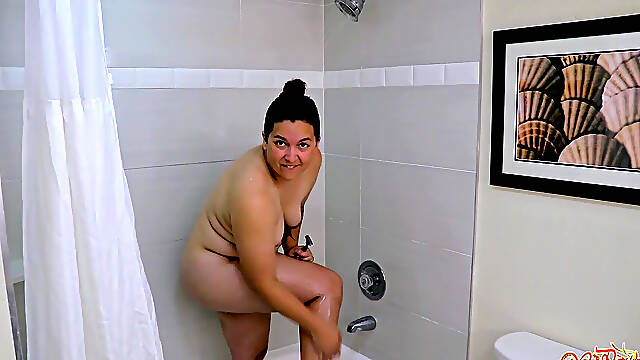 Phoenix Shower and Shaves PAWG Shaves Her Curves Then Fingers to Climax