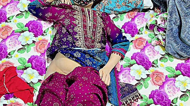 Fingering the Pussy of Indian Bhabhi
